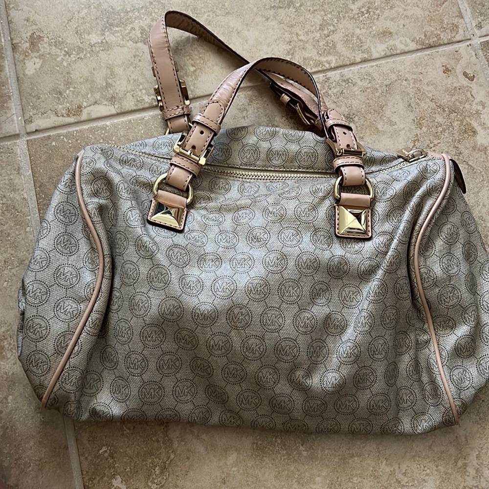 Michael Kor’s Satchel (medium) lightly used